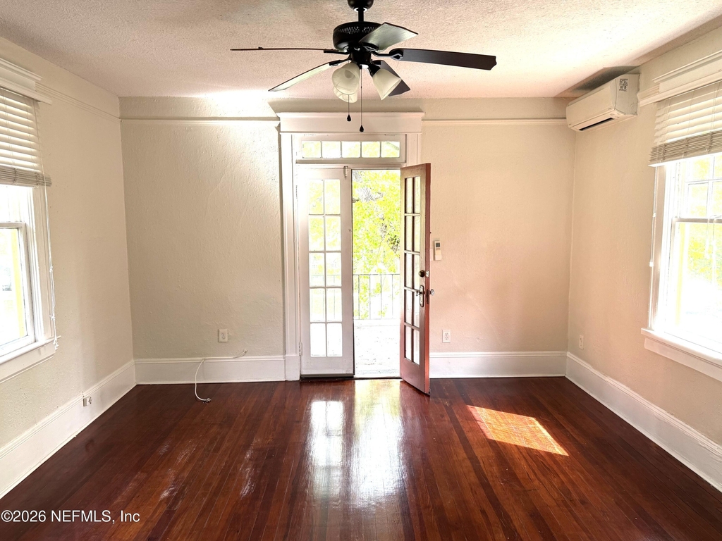 2116 Herschel Street - Photo 4