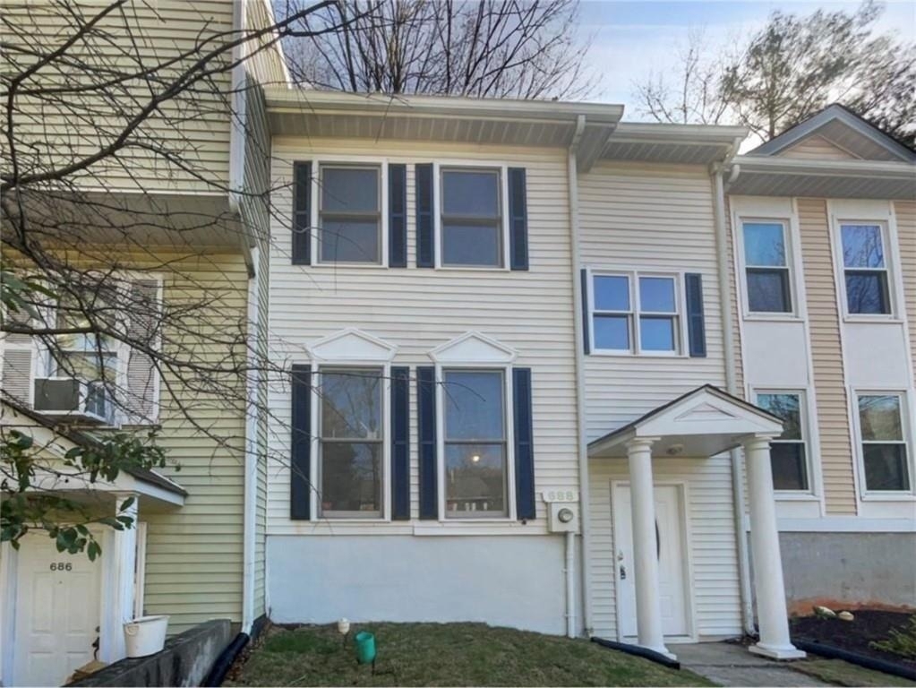 688 Stratford Green - Photo 1