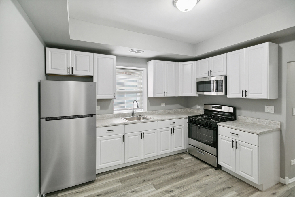 9305 S Homan Avenue - Photo 1
