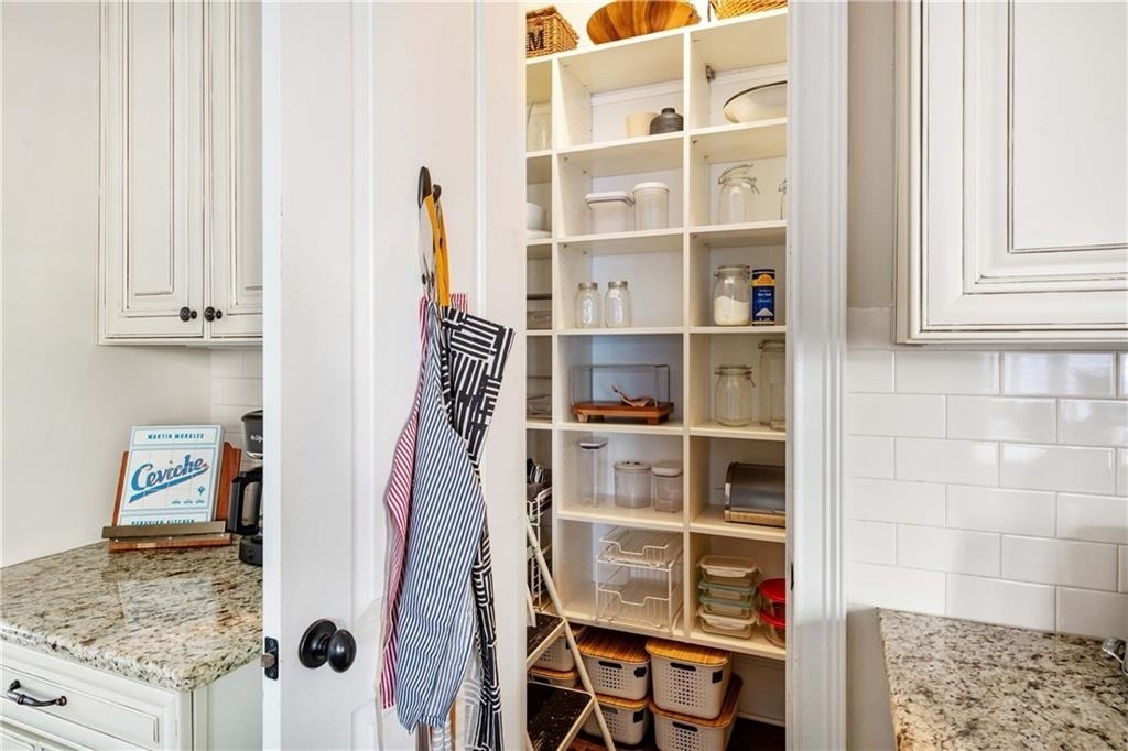 582 Charles Ave - Photo 5