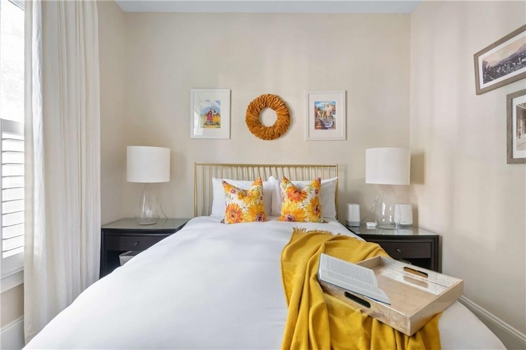582 Charles Ave - Photo 2