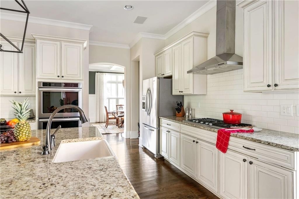 582 Charles Ave - Photo 12