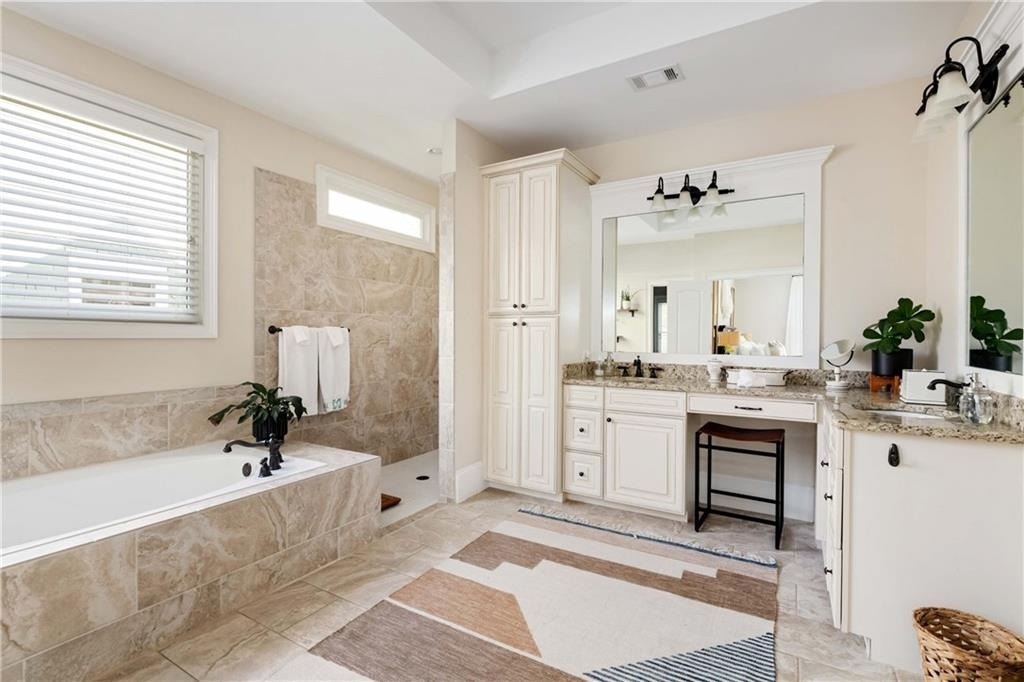 582 Charles Ave - Photo 4