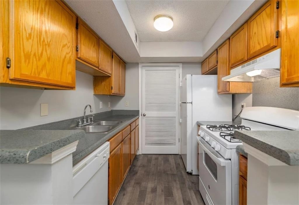 875 Hank Aaron Drive Sw - Photo 3