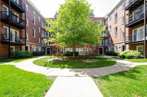 7730 N Ashland Avenue - Photo 0