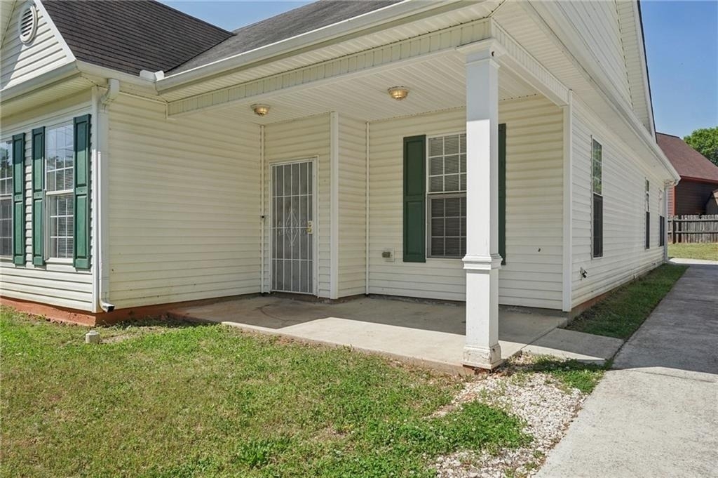 2596 Bates Street Se - Photo 4
