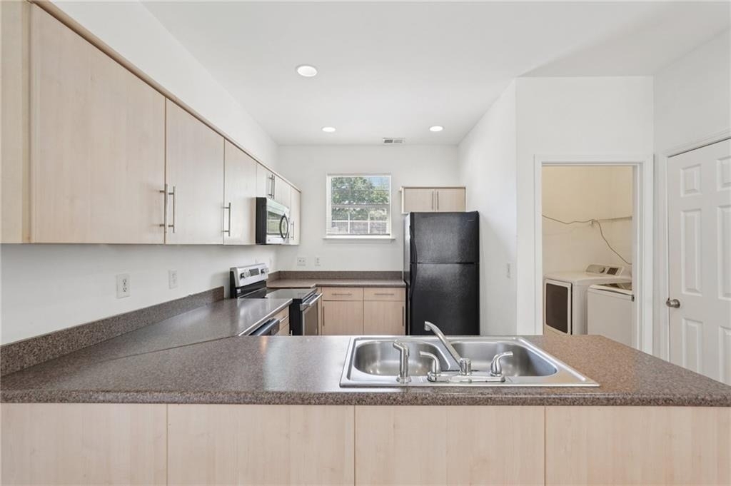 2596 Bates Street Se - Photo 12