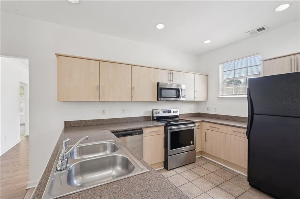2596 Bates Street Se - Photo 13