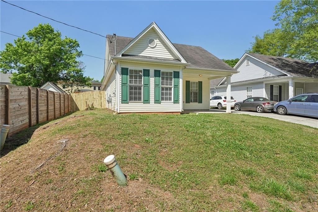 2596 Bates Street Se - Photo 2