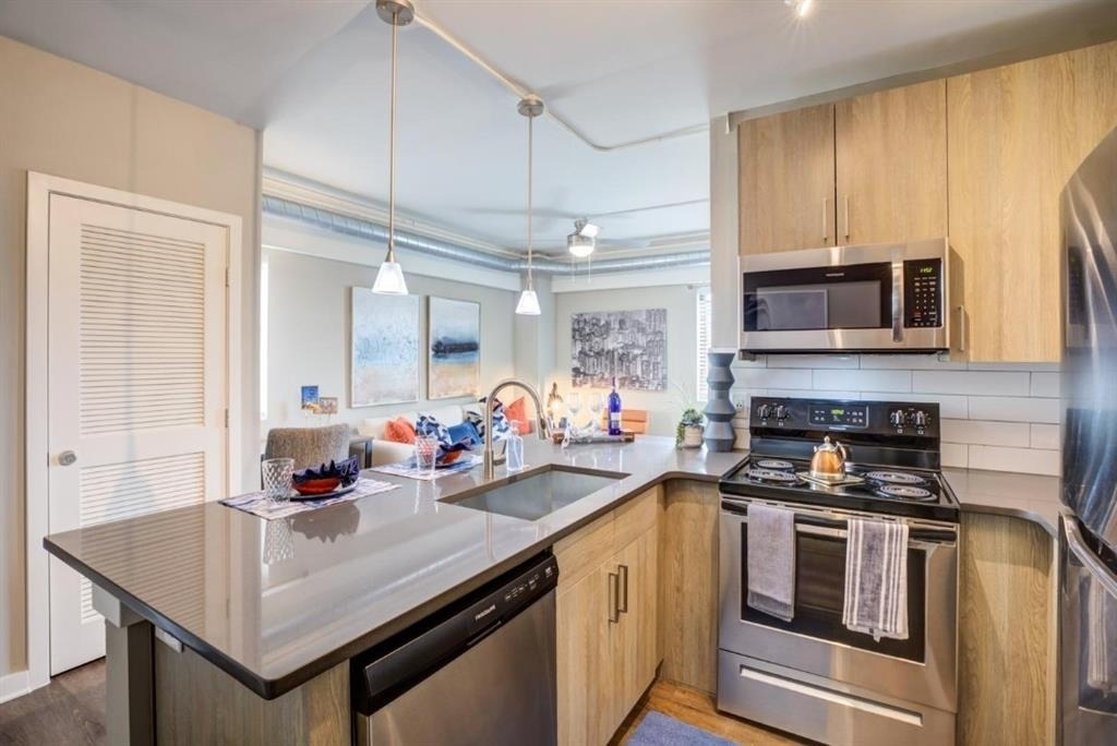 2025 Peachtree Road Ne - Photo 1