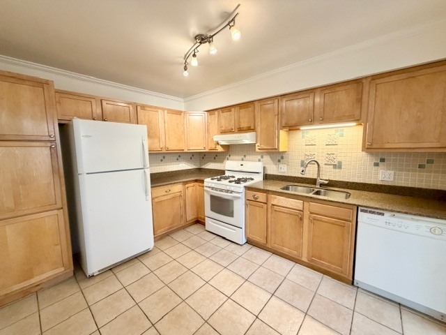 627 Cobblestone Court - Photo 2