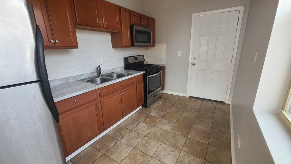 1407 E 69th Place - Photo 3