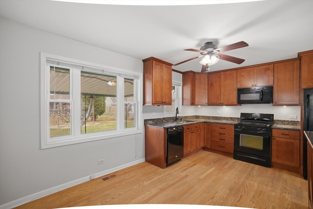 8912 Windsor Lane - Photo 3