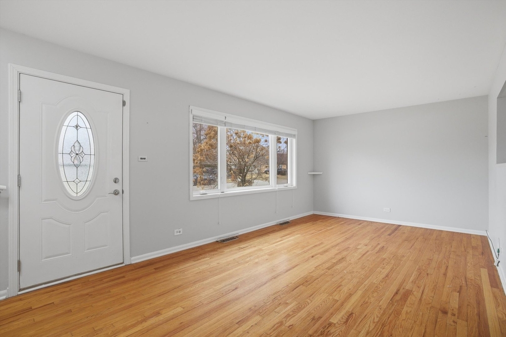 8912 Windsor Lane - Photo 6