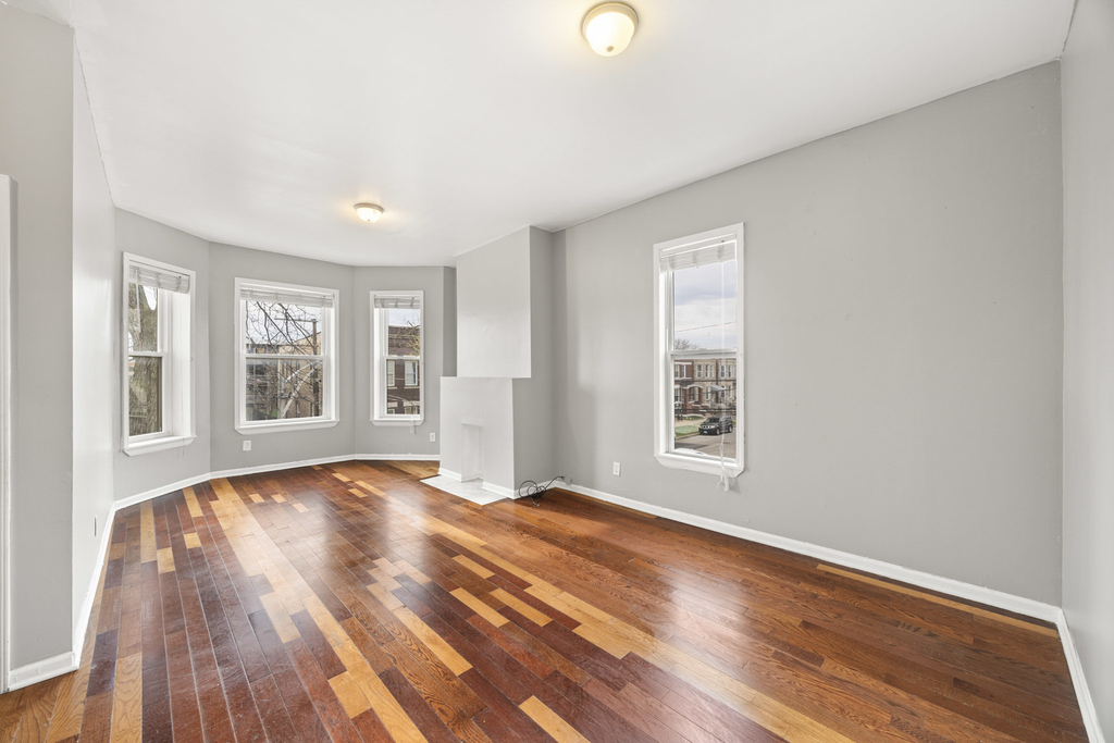 6649 S Rhodes Avenue - Photo 1