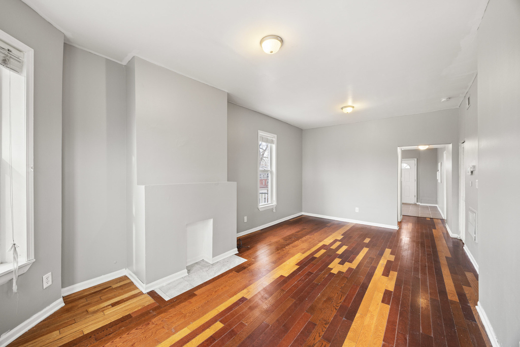 6649 S Rhodes Avenue - Photo 2
