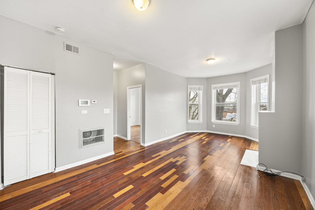 6649 S Rhodes Avenue - Photo 3