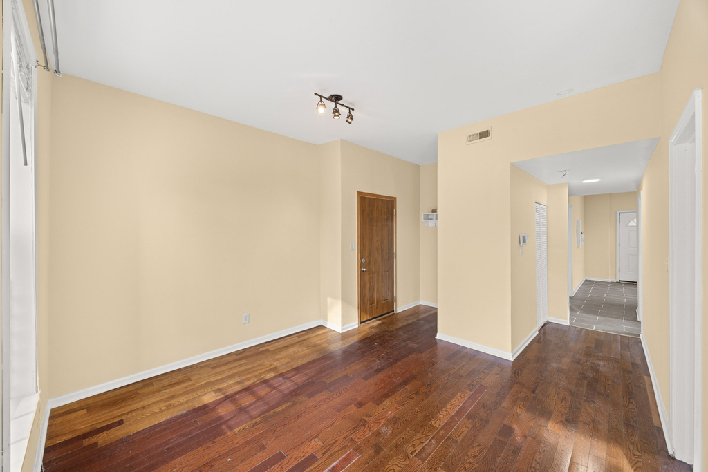 6649 S Rhodes Avenue - Photo 1
