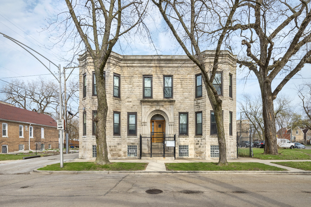 6649 S Rhodes Avenue - Photo 0