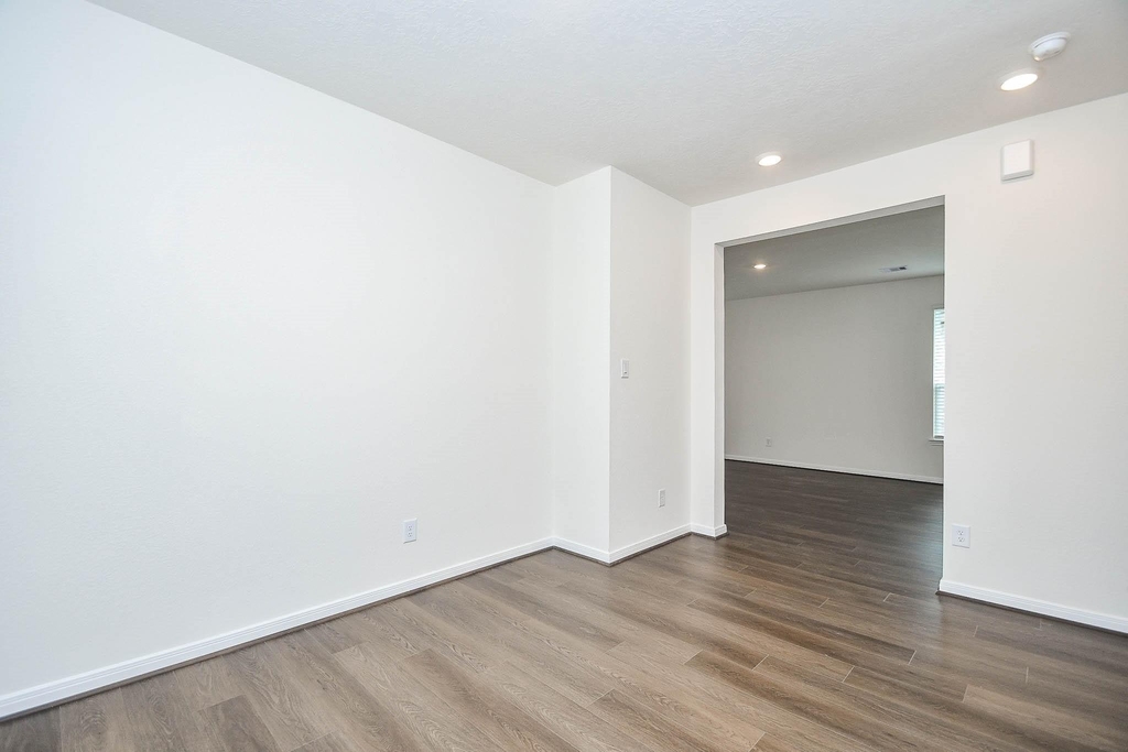25230 Benroe Street - Photo 11