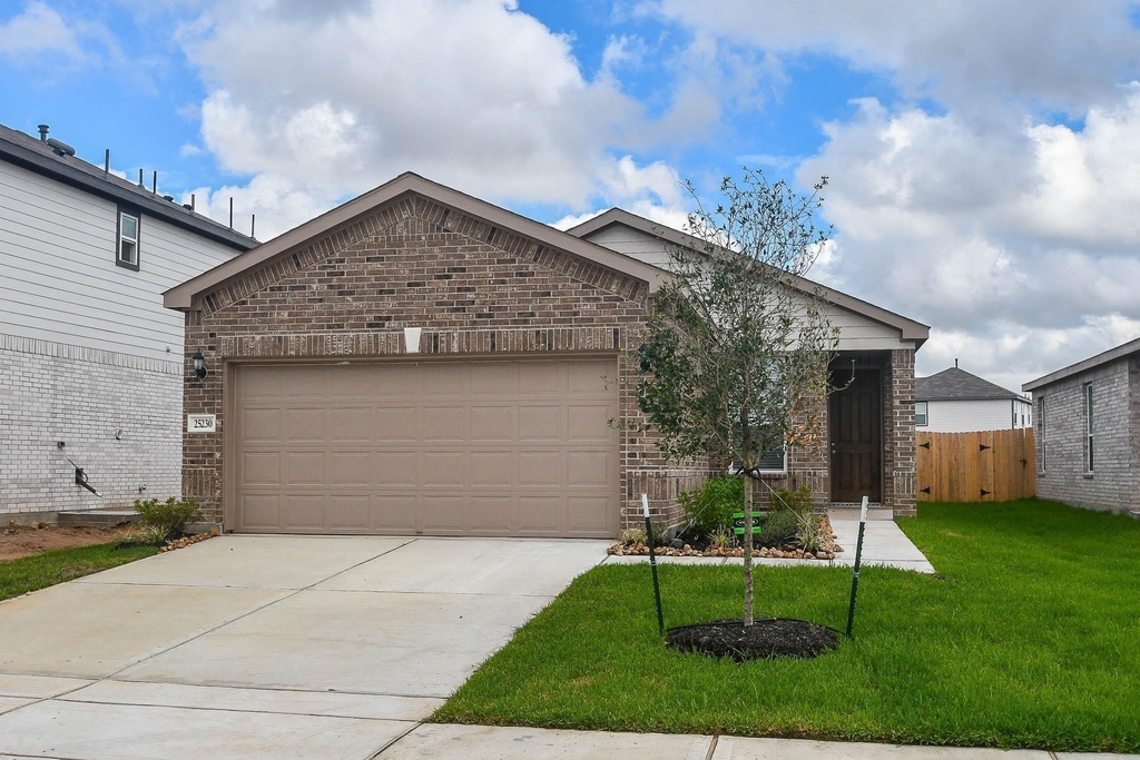 25230 Benroe Street - Photo 0