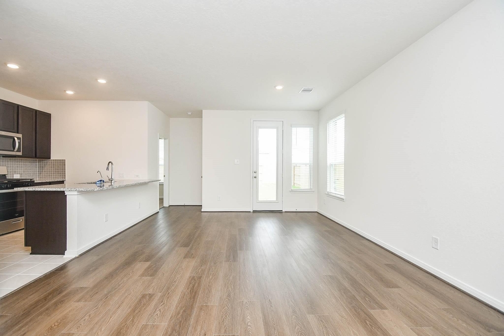 25230 Benroe Street - Photo 5