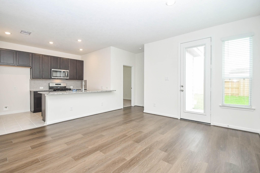 25230 Benroe Street - Photo 4