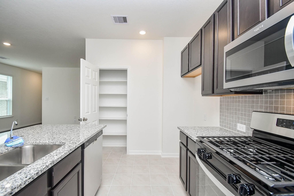 25230 Benroe Street - Photo 9