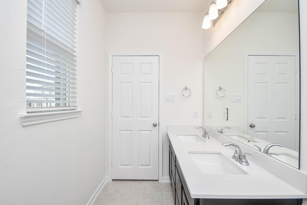 25230 Benroe Street - Photo 15