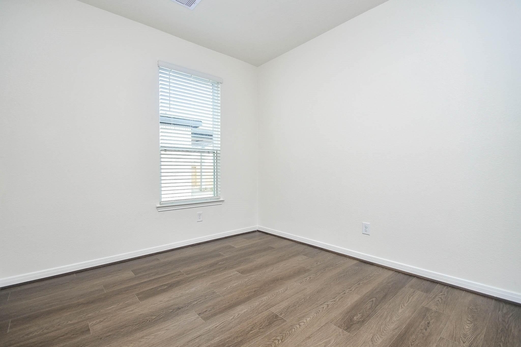 25230 Benroe Street - Photo 10