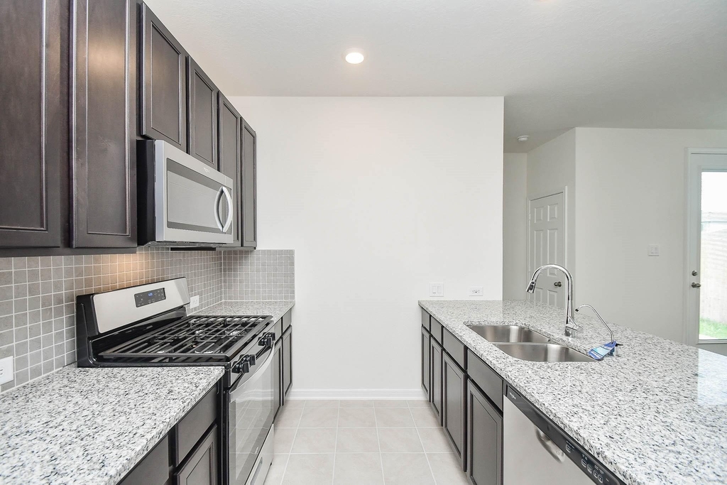 25230 Benroe Street - Photo 8