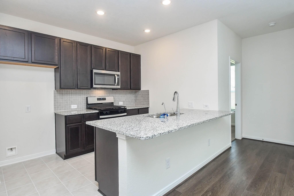 25230 Benroe Street - Photo 6