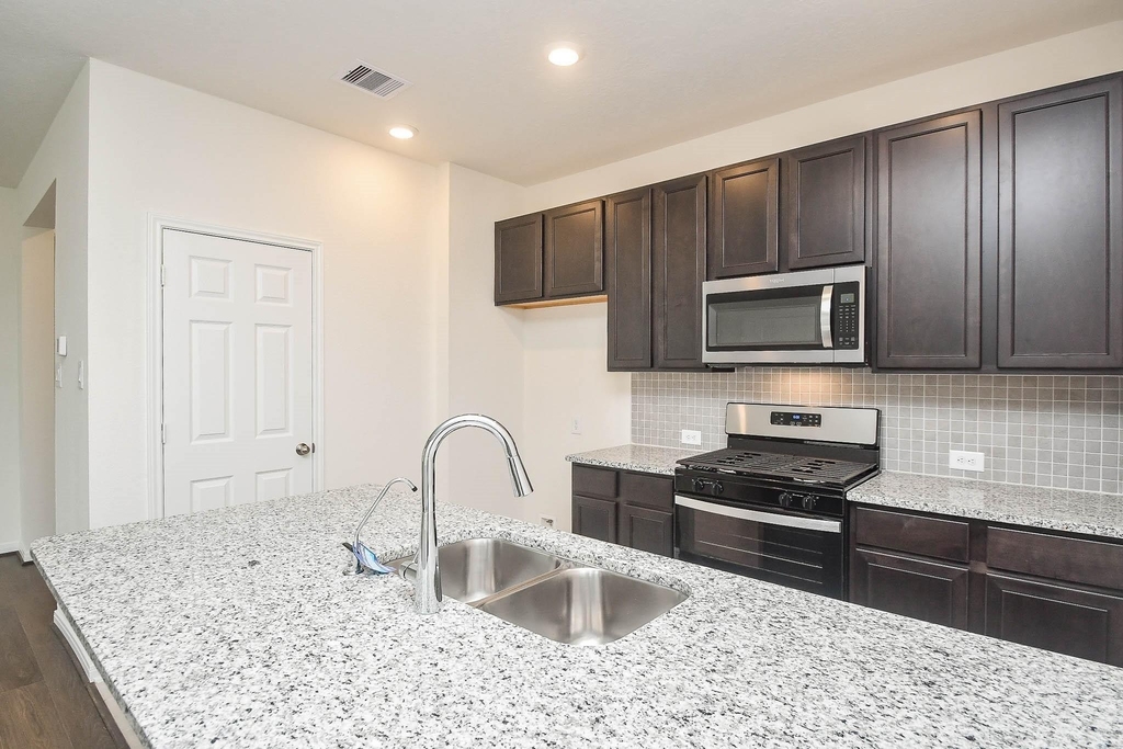 25230 Benroe Street - Photo 7