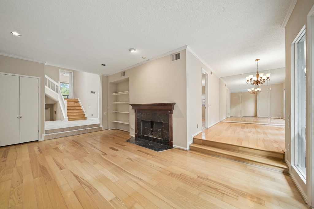 130 Sugarberry Circle - Photo 8