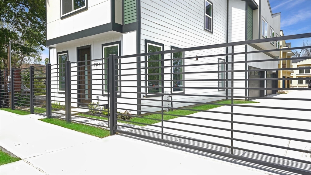 1313 Knight Street - Photo 0