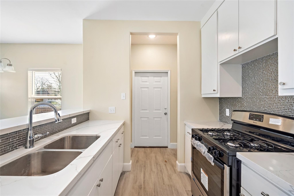 5618 Ridgeway Drive - Photo 3