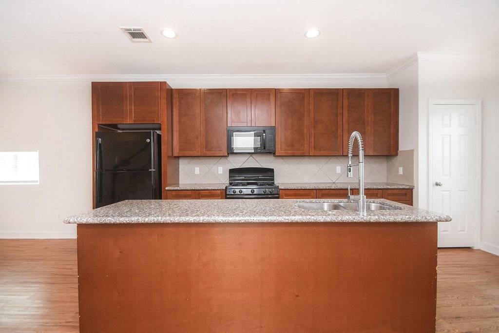 2407 Ferguson Way - Photo 3