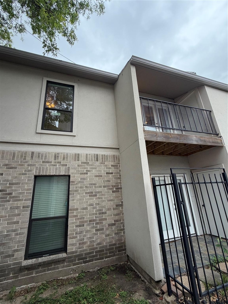 2425 Augusta Drive - Photo 0
