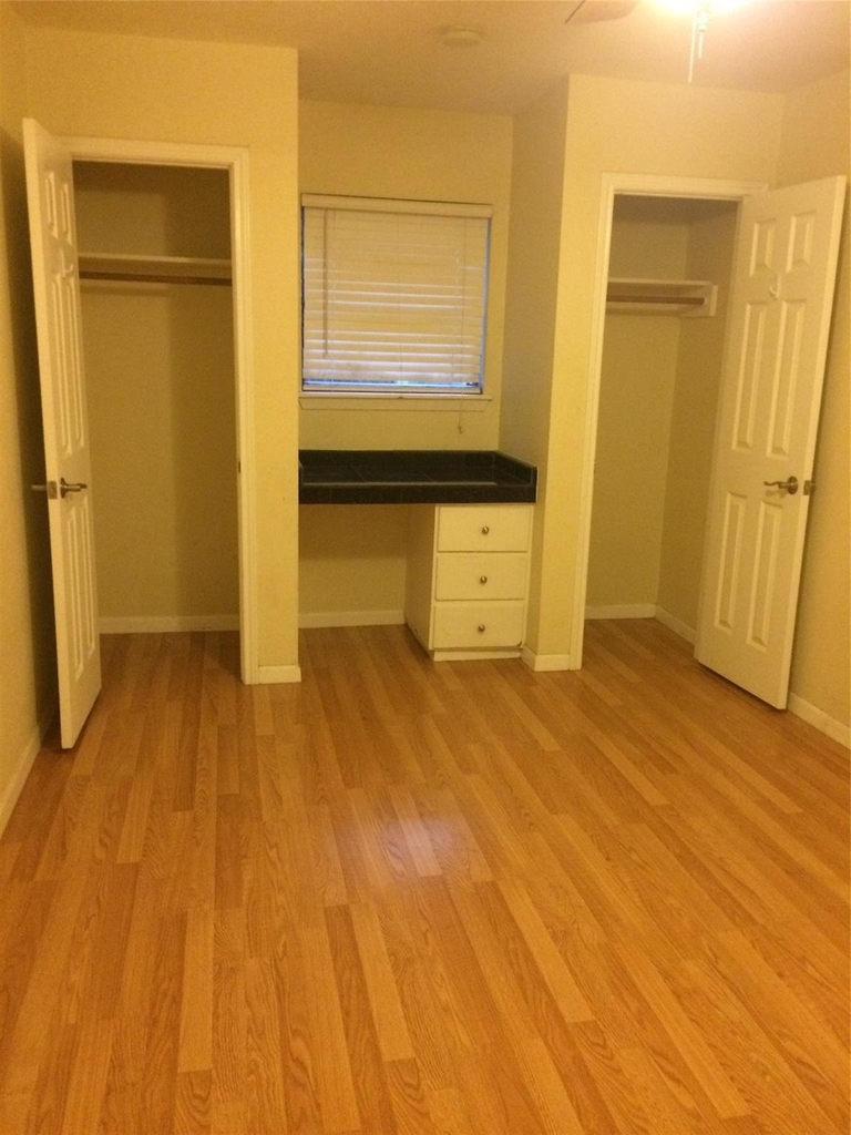 4306 Avenue A - Photo 2