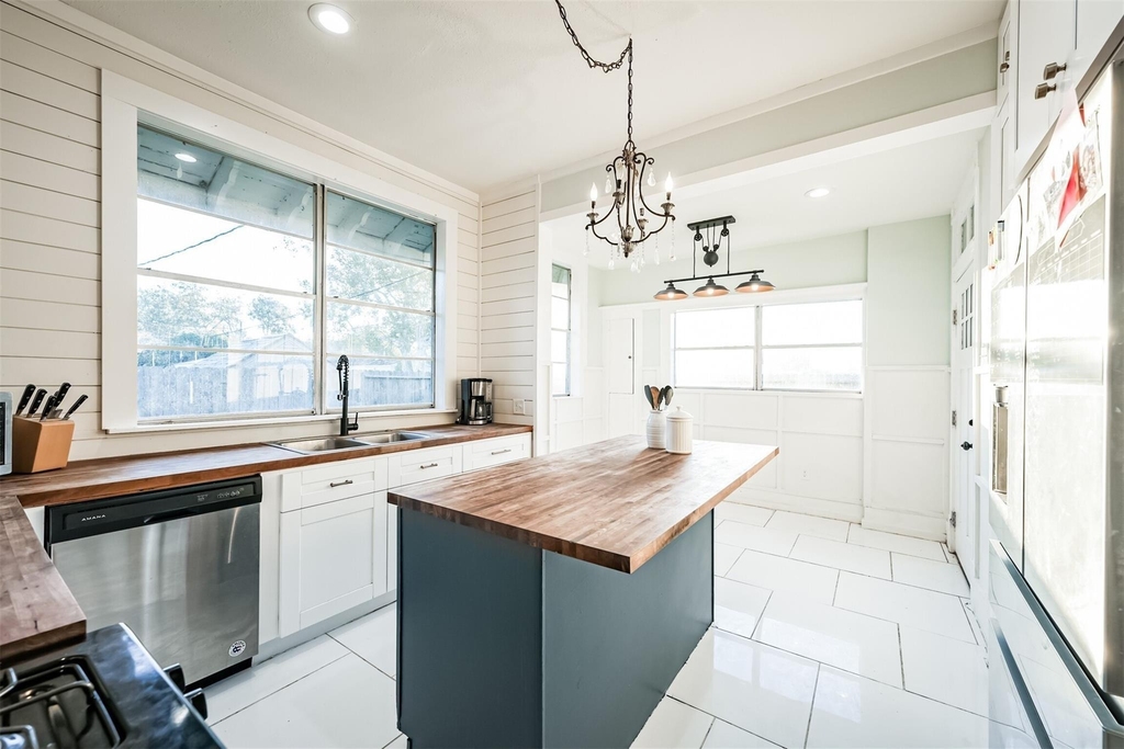 4016 Avenue Q 1/2 - Photo 4