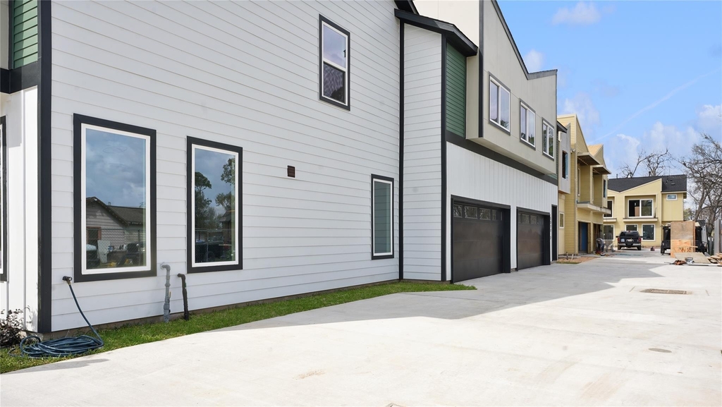 1315 Knight Street - Photo 0