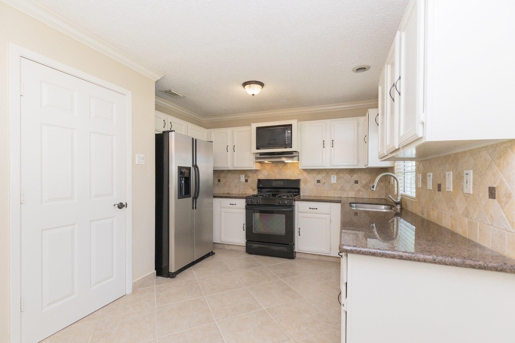 4106 Kitchen Hill Lane - Photo 3