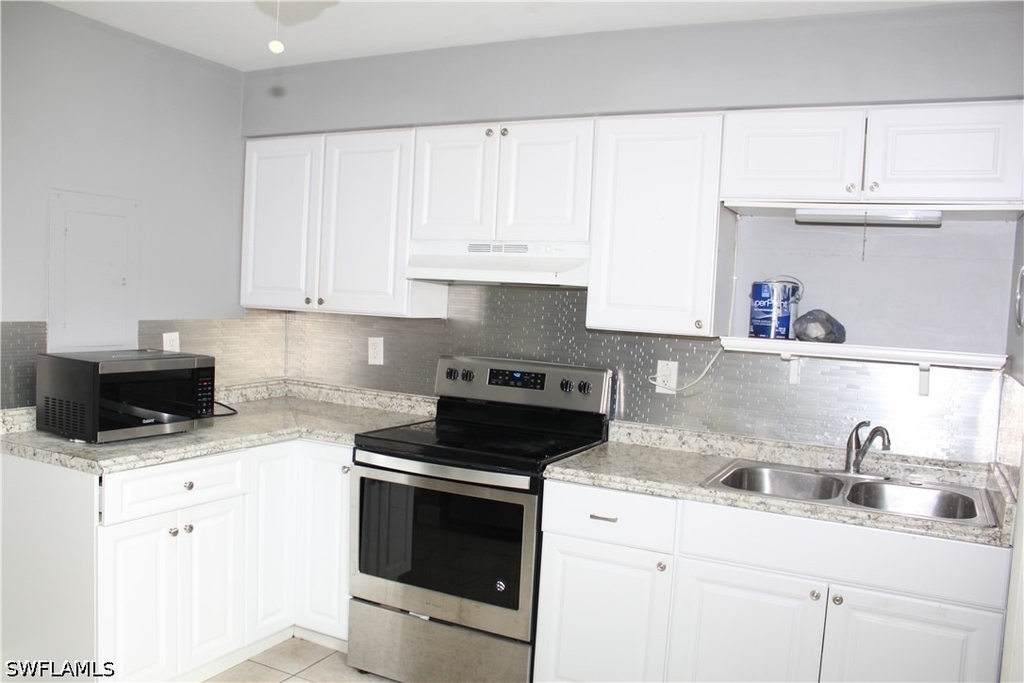 334 Cape Coral Parkway W - Photo 3