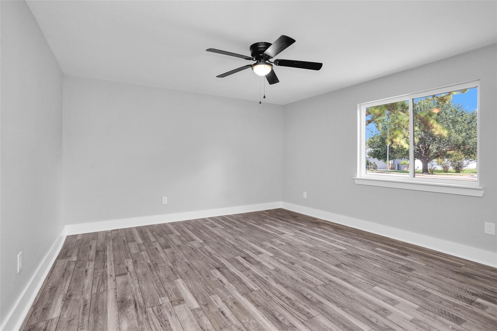 101 April Point Place - Photo 11