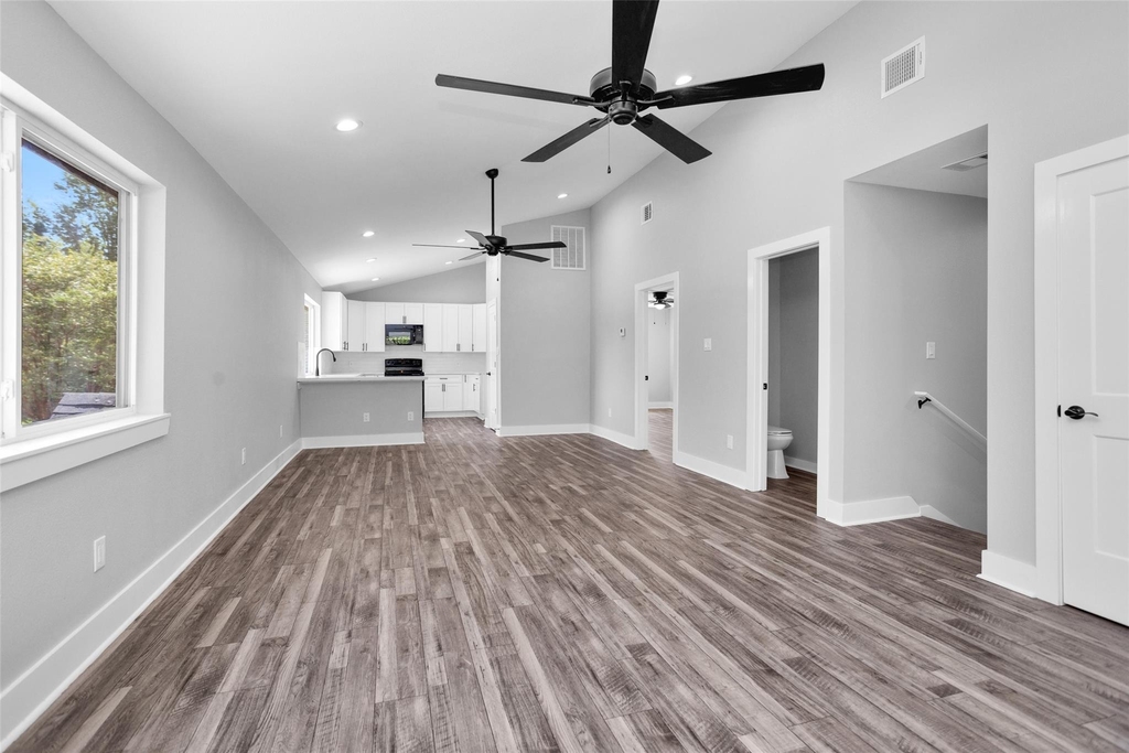 101 April Point Place - Photo 18