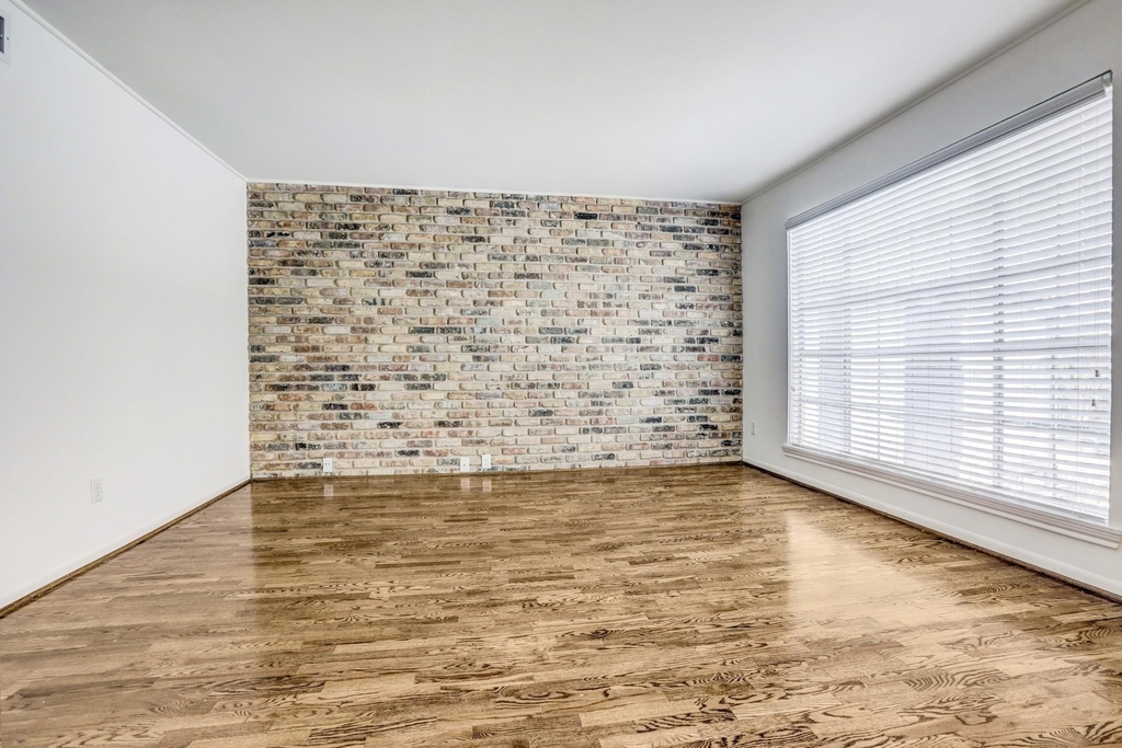 415 Hawthorne Street - Photo 3