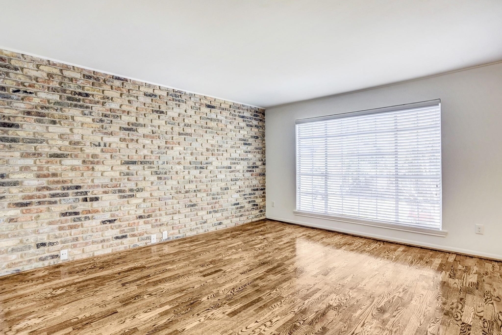 415 Hawthorne Street - Photo 0
