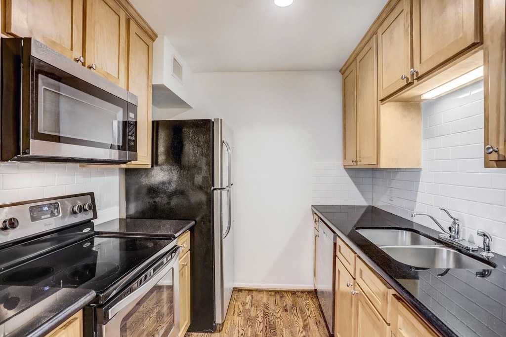 415 Hawthorne Street - Photo 2