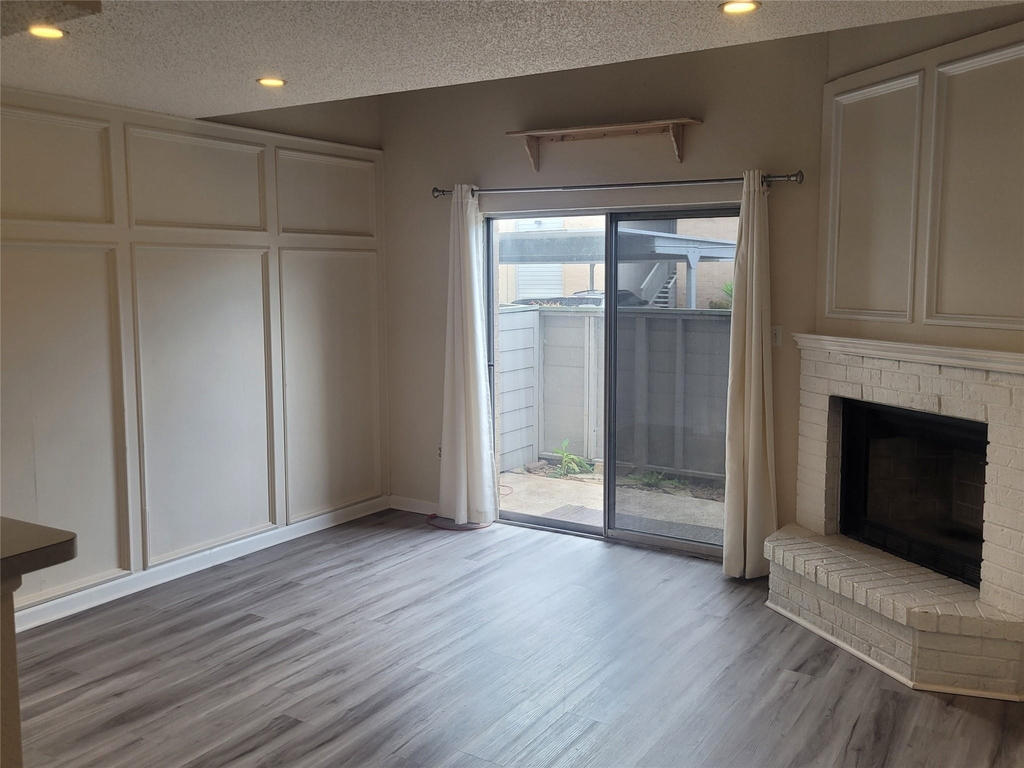 260 El Dorado Boulevard - Photo 2