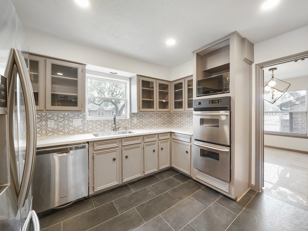 14202 Piping Rock Lane - Photo 6